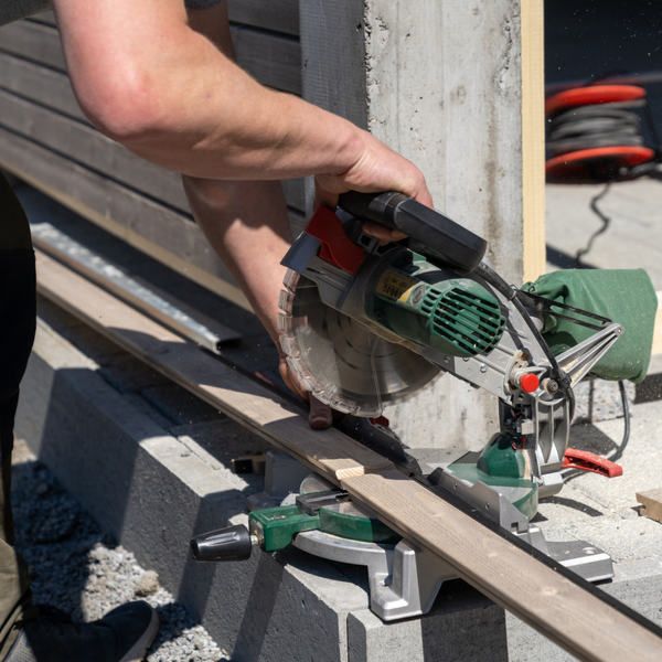Best Way to Cut Vinyl Siding - Jim