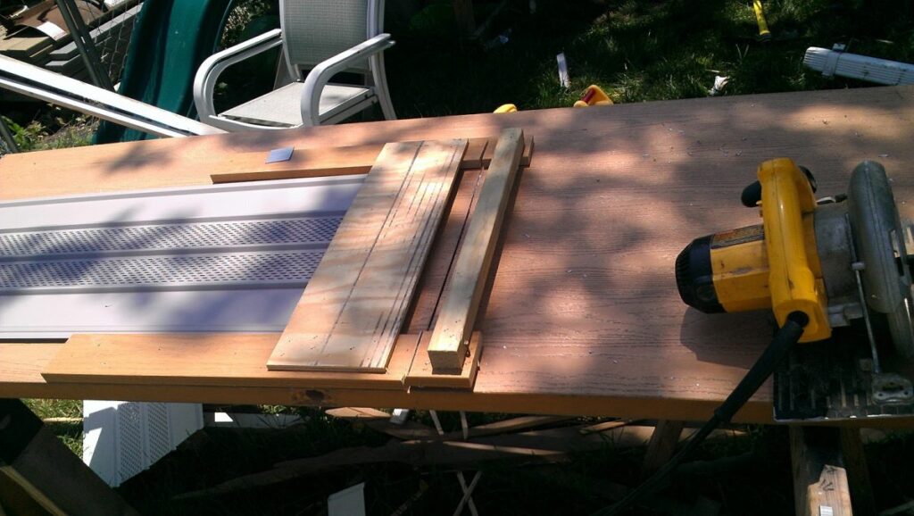 Cutting Vinyl Siding